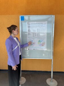 Marie Veihelmann presenting her poster on Knowledge Management Systems at the Mensch und Computer Conference in Chemnitz.